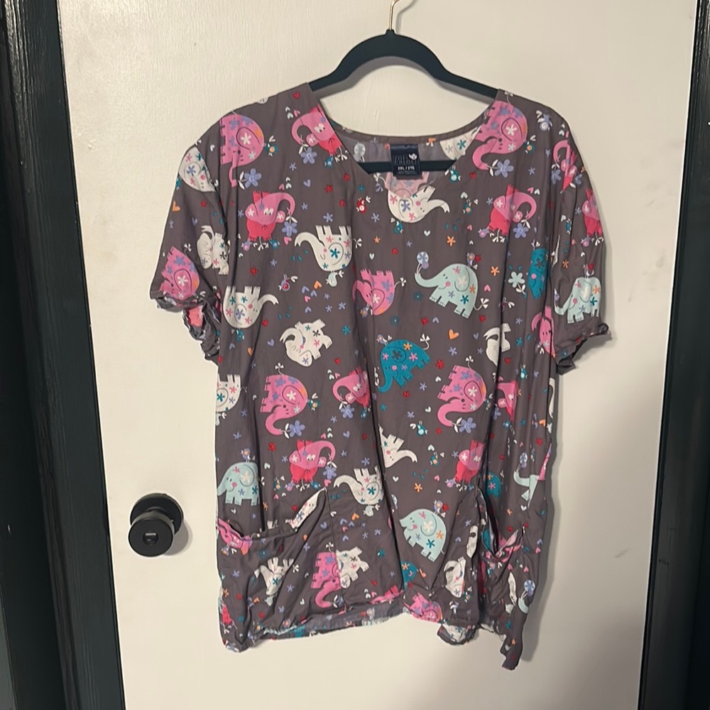 Zoe + Chloe EUC elephant scrub top